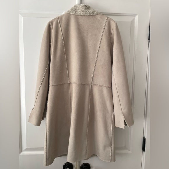Cabi Shearling Faux Suede Coat Size Small. Style number 127. Vintage beauty💖 - Picture 4 of 5